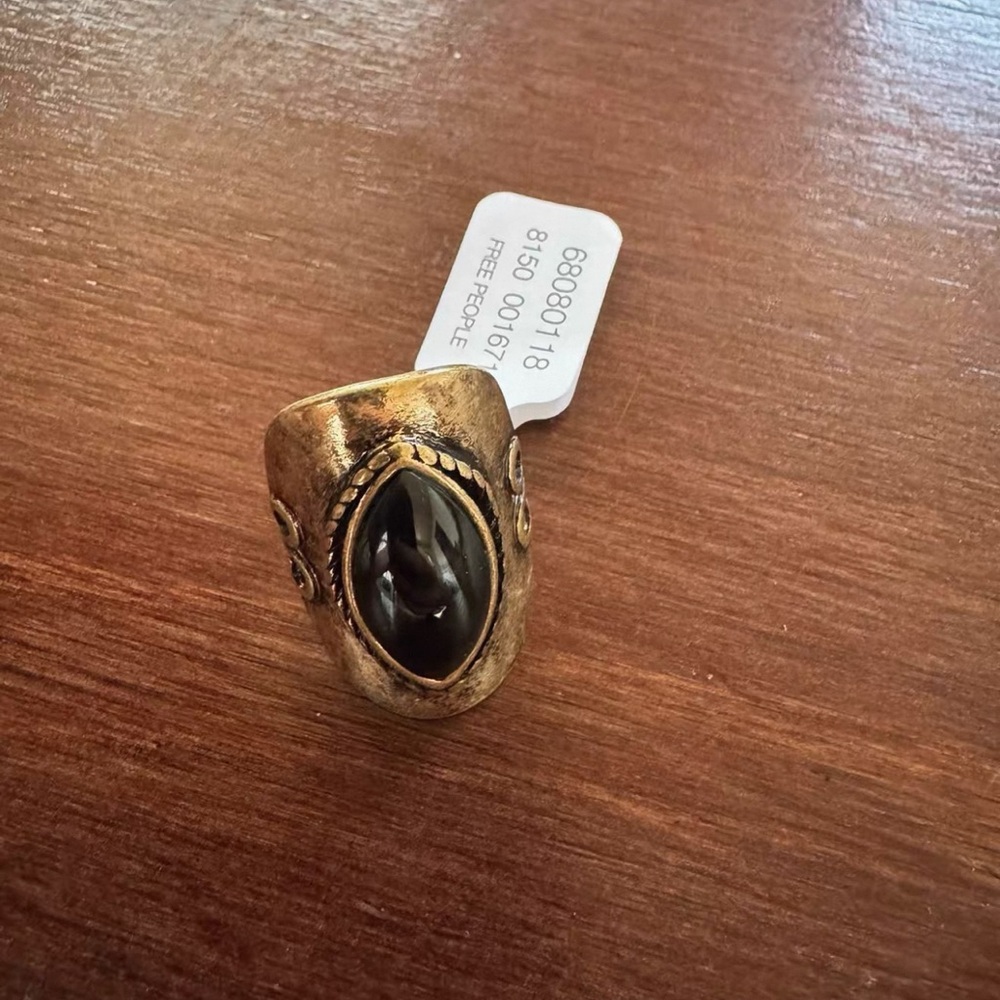 Free people Elegant Black and Gold Ring - Picture 2 of 2